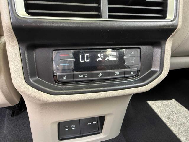 Photo of 2025 Deep Black Pearl Volkswagen Atlas