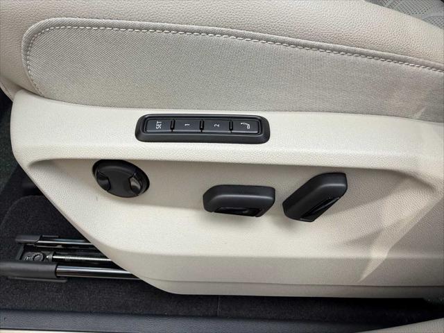 Photo of 2025 Deep Black Pearl Volkswagen Atlas