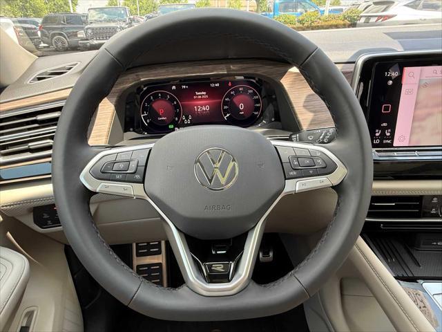Photo of 2025 Deep Black Pearl Volkswagen Atlas