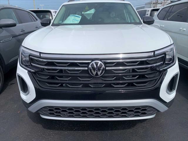 Photo of 2025 Pure White Volkswagen Atlas