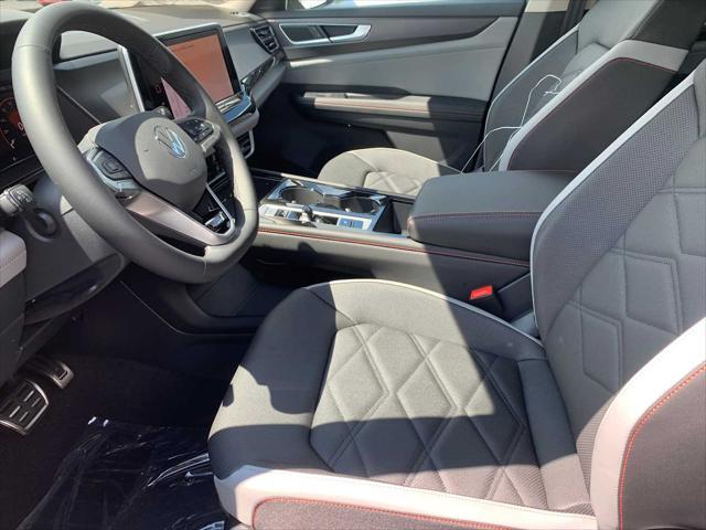 Photo of 2025 Pure White Volkswagen Atlas
