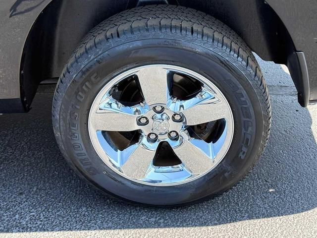 Photo of 2017 Brilliant Black Crystal Pearlcoat RAM 1500