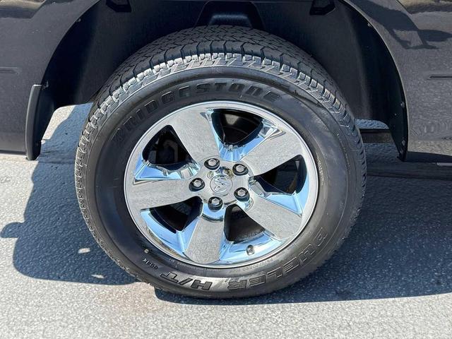 Photo of 2017 Brilliant Black Crystal Pearlcoat RAM 1500