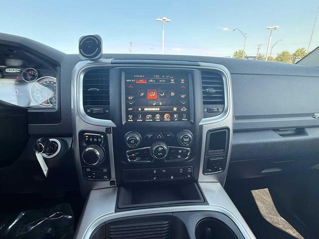 Photo of 2017 Brilliant Black Crystal Pearlcoat RAM 1500