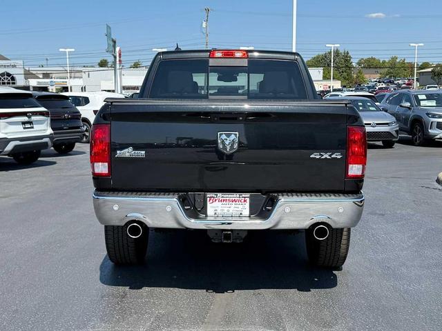 Photo of 2017 Brilliant Black Crystal Pearlcoat RAM 1500