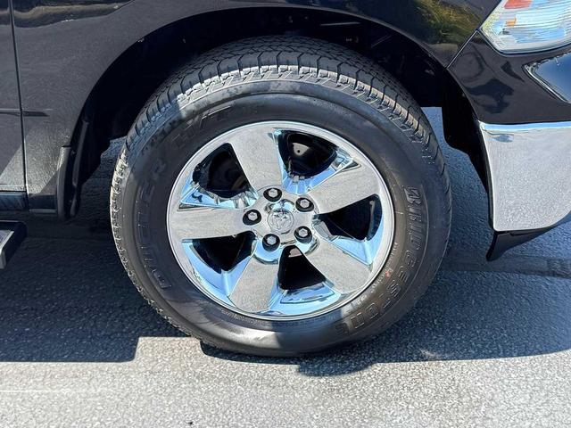 Photo of 2017 Brilliant Black Crystal Pearlcoat RAM 1500