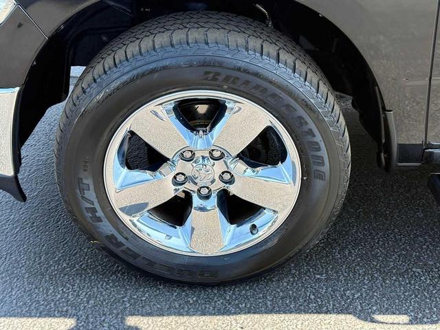 Photo of 2017 Brilliant Black Crystal Pearlcoat RAM 1500