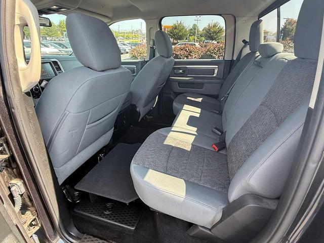 Photo of 2017 Brilliant Black Crystal Pearlcoat RAM 1500