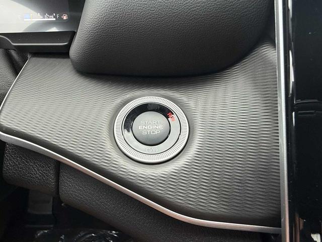 Photo of 2025 Diamond Black Crystal Pearlcoat Jeep Grand Cherokee