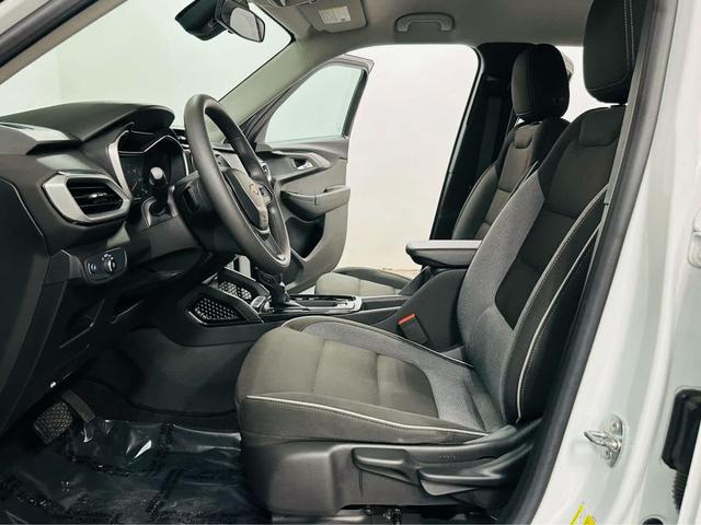 Photo of 2022 Summit White Chevrolet Trailblazer