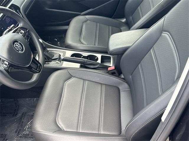 Photo of 2022 Deep Black Pearl Effect Volkswagen Passat