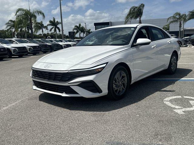 Photo of 2025 White Hyundai ELANTRA HEV