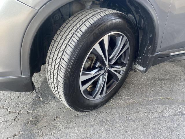 Photo of 2017 Gun Metallic Nissan Rogue