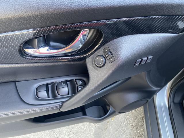 Photo of 2017 Gun Metallic Nissan Rogue