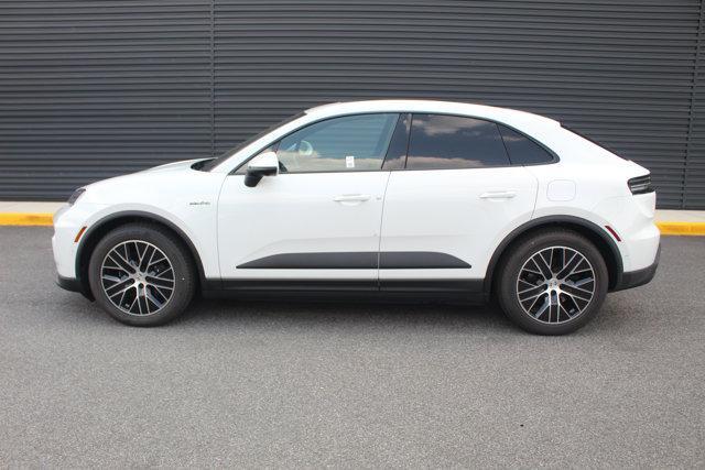 Photo of 2025 White Porsche Macan