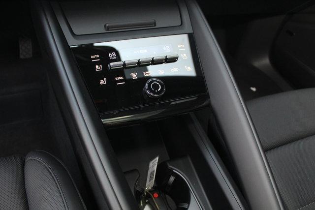 Photo of 2025 White Porsche Macan