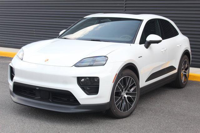 Photo of 2025 White Porsche Macan
