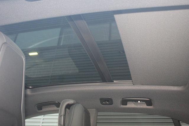 Photo of 2025 White Porsche Macan