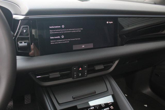 Photo of 2025 White Porsche Macan