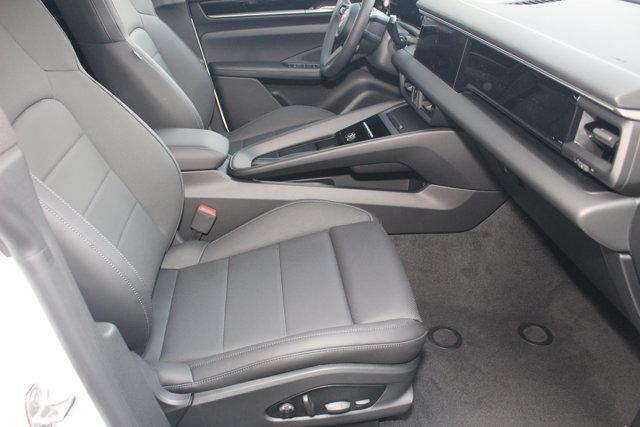 Photo of 2025 White Porsche Macan