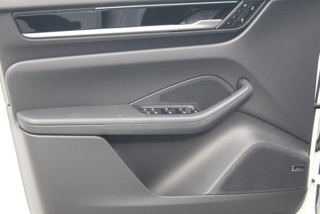 Photo of 2025 White Porsche Macan