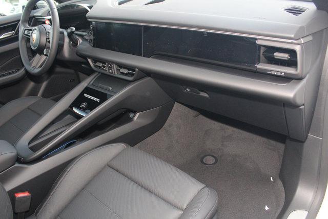 Photo of 2025 White Porsche Macan
