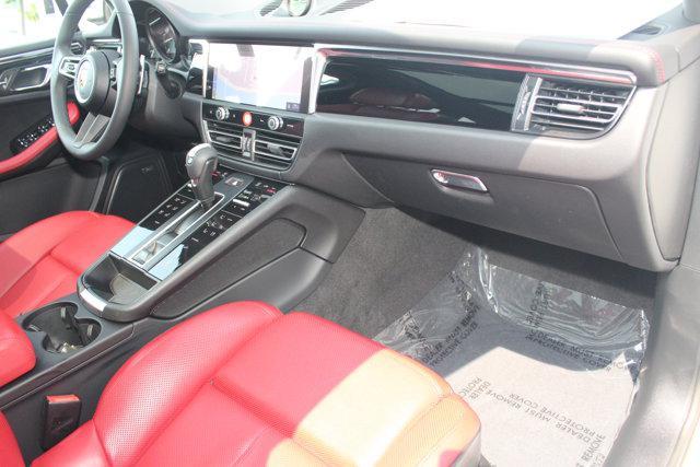 Photo of 2025 White Porsche Macan