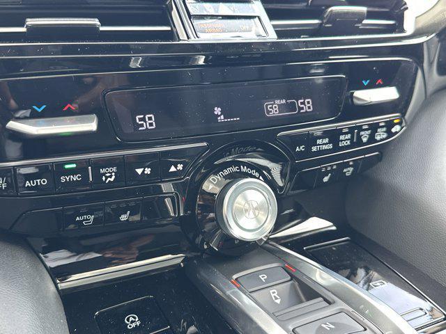 Photo of 2025 Platinum White Pearl Acura MDX
