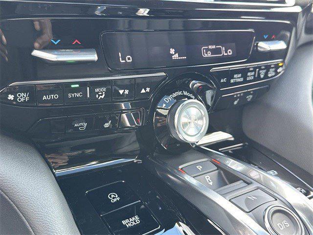 Photo of 2025 Platinum White Pearl Acura MDX