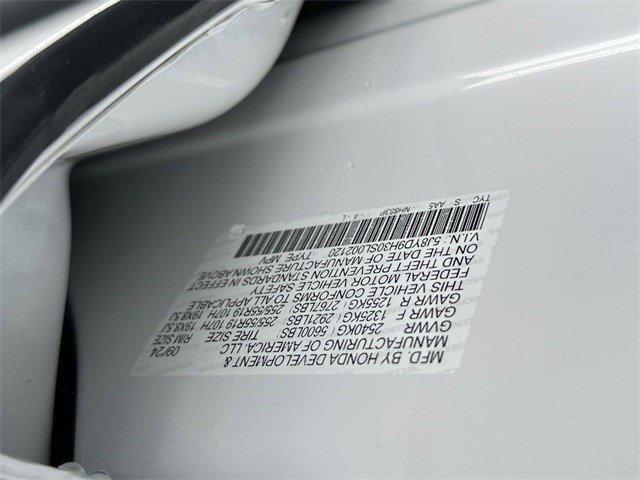 Photo of 2025 Platinum White Pearl Acura MDX