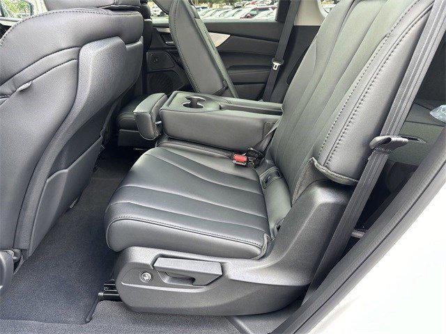 Photo of 2025 Platinum White Pearl Acura MDX