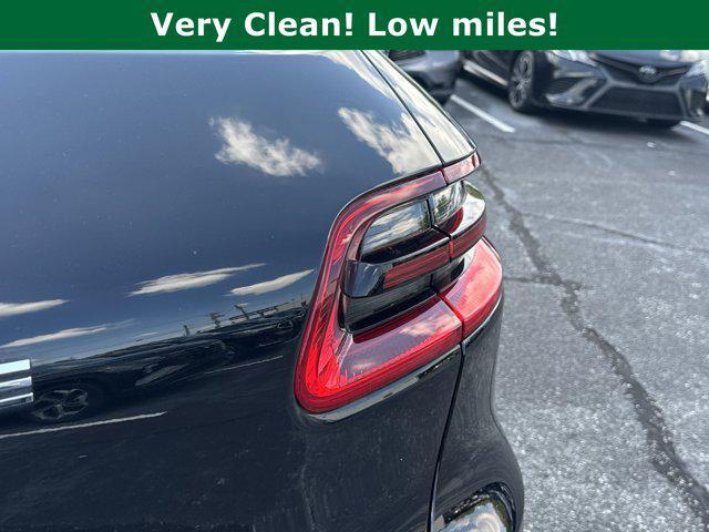 Photo of 2017 Jet Black Metallic Porsche Macan