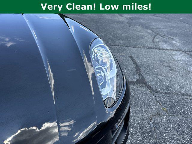 Photo of 2017 Jet Black Metallic Porsche Macan