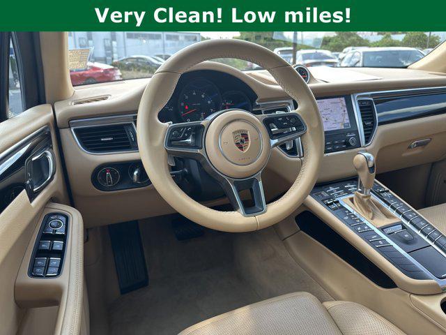 Photo of 2017 Jet Black Metallic Porsche Macan