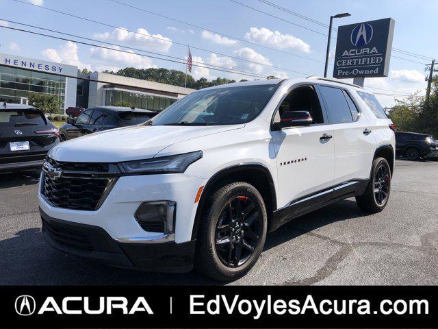 Photo of 2022 Summit White Chevrolet Traverse