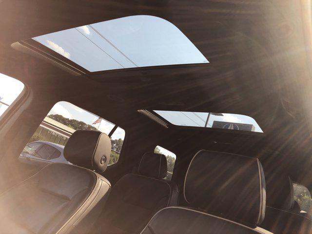 Photo of 2022 Summit White Chevrolet Traverse