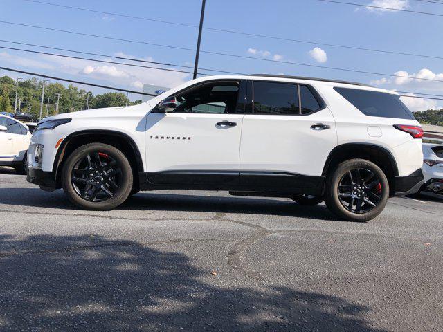 Photo of 2022 Summit White Chevrolet Traverse