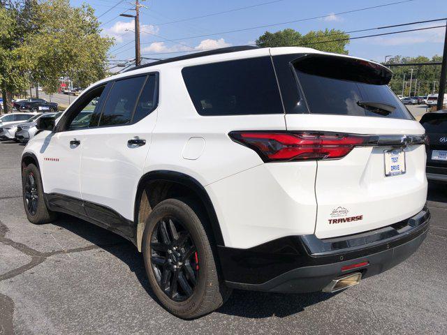 Photo of 2022 Summit White Chevrolet Traverse