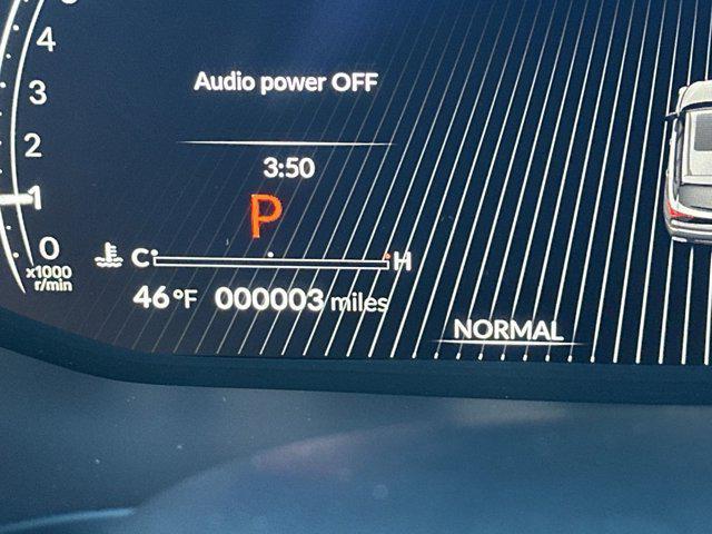 Photo of 2025 Platinum White Pearl Acura MDX