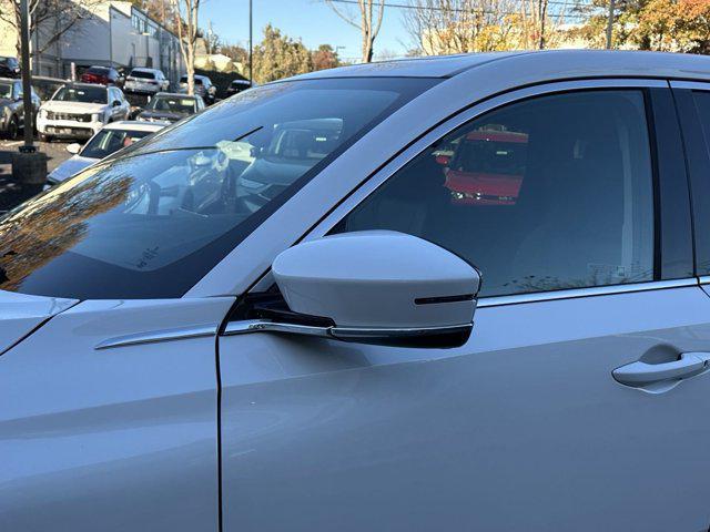 Photo of 2025 Platinum White Pearl Acura MDX