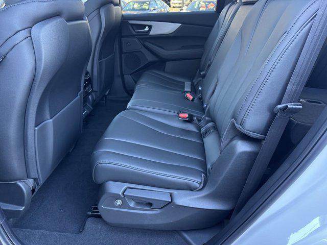 Photo of 2025 Platinum White Pearl Acura MDX