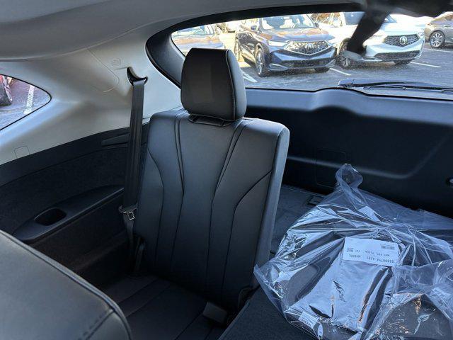 Photo of 2025 Platinum White Pearl Acura MDX