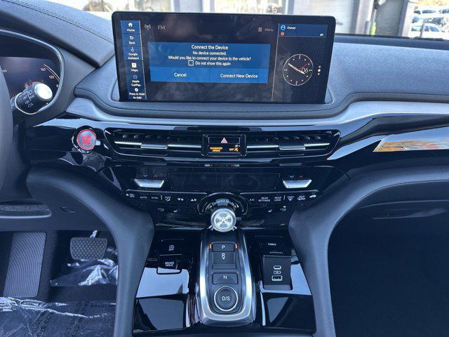 Photo of 2025 Platinum White Pearl Acura MDX