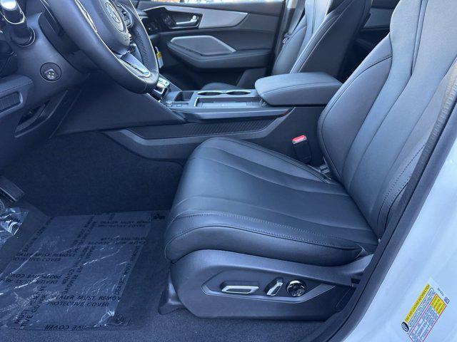 Photo of 2025 Platinum White Pearl Acura MDX