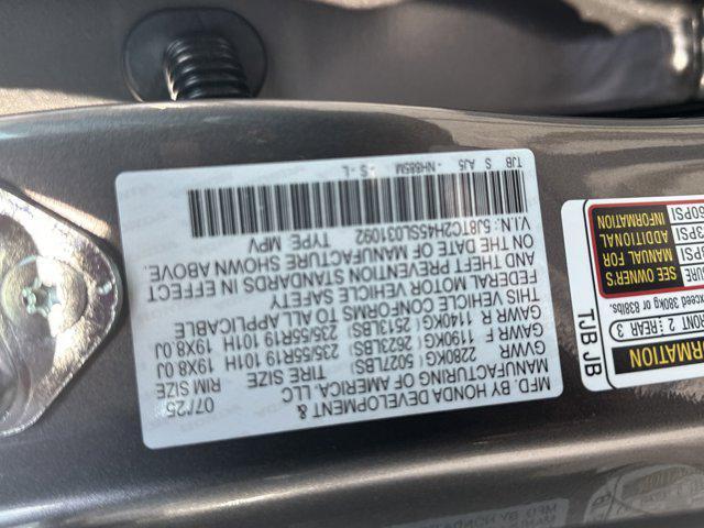 Photo of 2025 Liquid Carbon Metallic Acura RDX