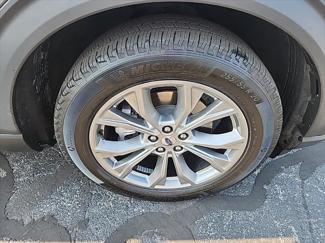 Photo of 2022 Carbonized Gray Metallic Ford Explorer