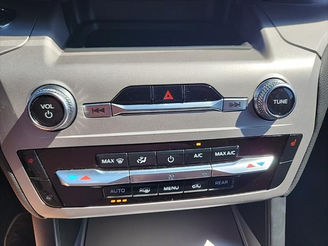 Photo of 2023 Carbonized Gray Metallic Ford Explorer