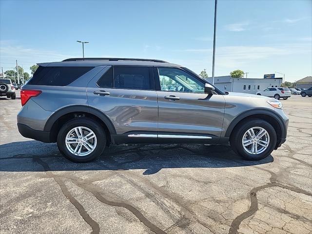Photo of 2023 Carbonized Gray Metallic Ford Explorer