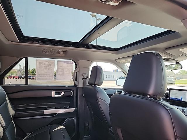 Photo of 2023 Carbonized Gray Metallic Ford Explorer