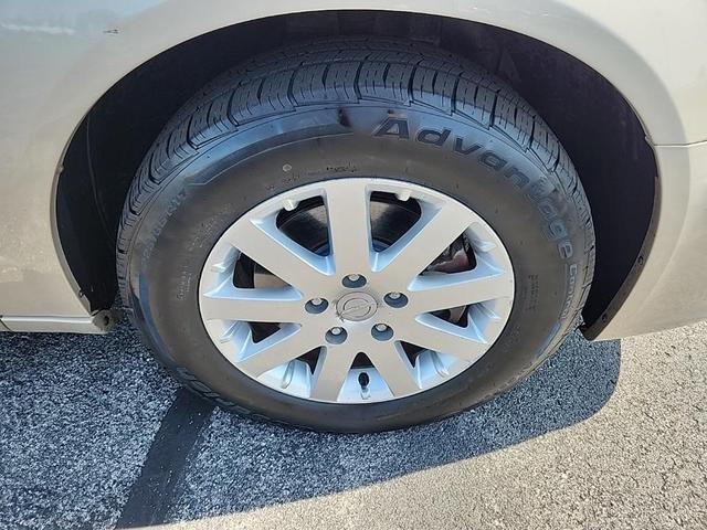 Photo of 2012 Cashmere Pearlcoat Chrysler Town & Country